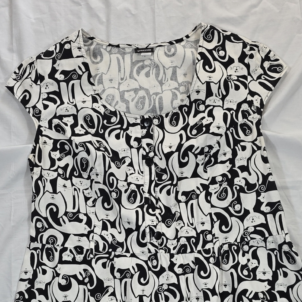 Retrolicious Black & White Abstract Mini Dress - Picture 3 of 5